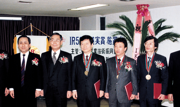 Received the IR 52 IR52 JangYeongSil award for the development of industrial synthetic diamonds
